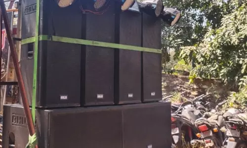 DJ बजाया कानफोडू आवाज में, पुलिस ने किया जब्त