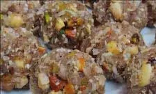 Dry Fruit Coconut Laddu Recipe: फेस्टिवल और सफर के लिए झटपट बनाएं बिना चीनी के ड्राई फ्रूट कोकोनट लड्डू
