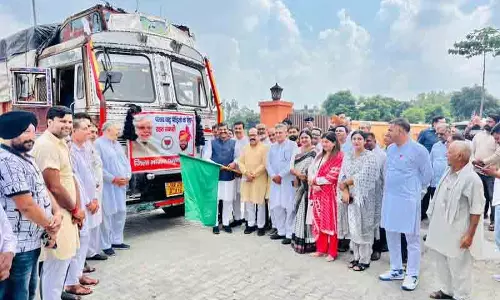 Haryana के मंत्री बेदी ने बाढ़ प्रभावित पंजाब के लिए राहत सामग्री ले जा रहे ट्रकों को हरी झंडी दिखाई Haryana के मंत्री बेदी ने बाढ़ प्रभावित पंजाब के लिए राहत सामग्री ले जा रहे ट्रकों को हरी झंडी दिखाई