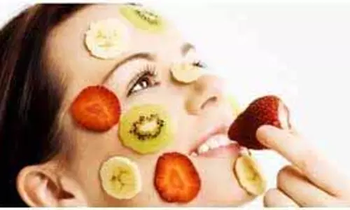 Skincare Tips: त्वचा को रखना है जवान तो इन फलों का करें सेवन Skincare Tips: त्वचा को रखना है जवान तो इन फलों का करें सेवन