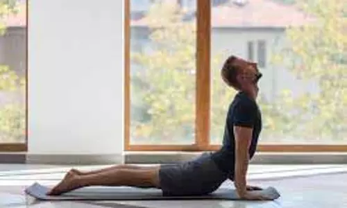 Health: इन योगासनों से करें अपने दिन की शुरुआत, वजन रहेगा कंट्रोल और सेहत भी दुरुस्त