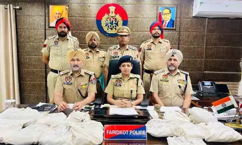 फरीदकोट में 12.10 kg हेरोइन जब्त, 2 गिरफ्तार फरीदकोट में 12.10 kg हेरोइन जब्त, 2 गिरफ्तार