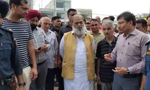 अनिल विज ने अंबाला कैंट में जलभराव वाले औद्योगिक क्षेत्र का दौरा किया अनिल विज ने अंबाला कैंट में जलभराव वाले औद्योगिक क्षेत्र का दौरा किया