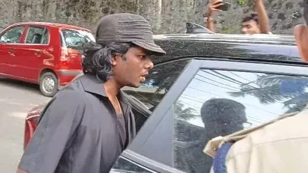 Kerala: शादी का झांसा देकर डॉक्टर का यौन शोषण करने का मामला; रैपर वेदान गिरफ्तार Kerala: शादी का झांसा देकर डॉक्टर का यौन शोषण करने का मामला; रैपर वेदान गिरफ्तार
