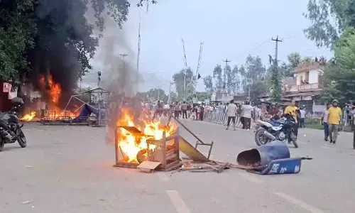 Nepal: देशव्यापी कर्फ्यू, सेना ने जारी की सख्त चेतावनी Nepal: देशव्यापी कर्फ्यू, सेना ने जारी की सख्त चेतावनी
