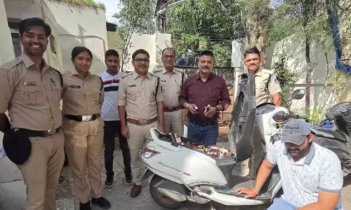 Indore: आबकारी छापे के दौरान भारी मात्रा में अवैध शराब बरामद