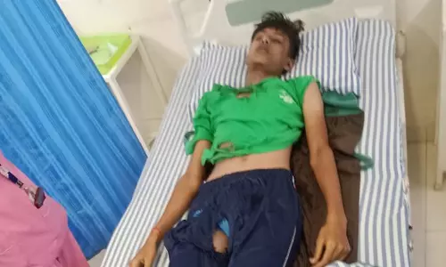 रायपुर में स्कूल के खेल मैदान में गिरी आकाशीय बिजली, छात्र की मौत रायपुर में स्कूल के खेल मैदान में गिरी आकाशीय बिजली, छात्र की मौत
