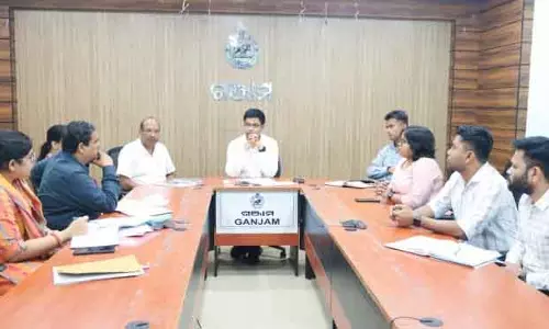गंजम डीएम ने उर्वरक स्टॉक और आपूर्ति का आकलन किया गंजम डीएम ने उर्वरक स्टॉक और आपूर्ति का आकलन किया