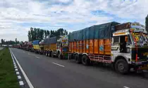 Jammu-Srinagar राजमार्ग पर यातायात बहाल, भूस्खलन ने डाली थी रोक