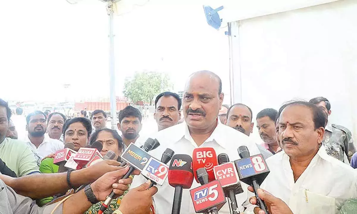 Andhra: अच्चन्ना ने YSRCP सरकार पर किसानों को धोखा देने का आरोप लगाया Andhra: अच्चन्ना ने YSRCP सरकार पर किसानों को धोखा देने का आरोप लगाया