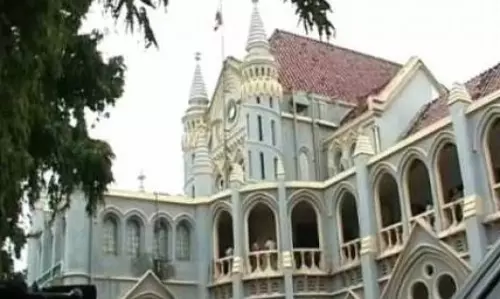 Jabalpur: सड़क निर्माण की खामियों पर हाईकोर्ट नाराज़ Jabalpur: सड़क निर्माण की खामियों पर हाईकोर्ट नाराज़