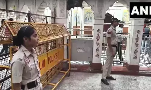 सेवादार की हत्या के बाद दिल्ली के कालकाजी मंदिर में सुरक्षा बढ़ा दी गई सेवादार की हत्या के बाद दिल्ली के कालकाजी मंदिर में सुरक्षा बढ़ा दी गई