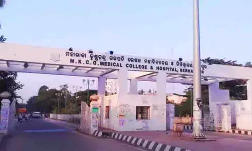 Berhampur में डॉक्टरों ने बुजुर्ग मरीज की भोजन नली से 23 सेमी लंबी दांत साफ करने वाली टहनी निकाली