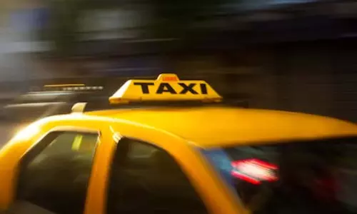 Delhi में कैब ड्राइवर ने डीयू की छात्रा के सामने किया हस्तमैथुन