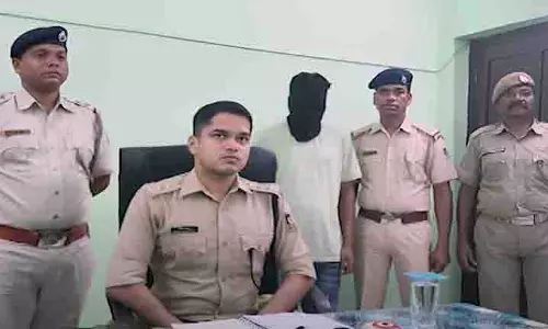 Kandhamal में नाबालिग लड़की का अपहरण कर बलात्कार करने के आरोप में व्यक्ति गिरफ्तार Kandhamal में नाबालिग लड़की का अपहरण कर बलात्कार करने के आरोप में व्यक्ति गिरफ्तार