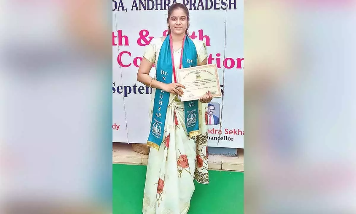 Andhra: बोलिनेनी नर्सिंग कॉलेज के छात्रों को राज्यपाल ने सम्मानित किया Andhra: बोलिनेनी नर्सिंग कॉलेज के छात्रों को राज्यपाल ने सम्मानित किया