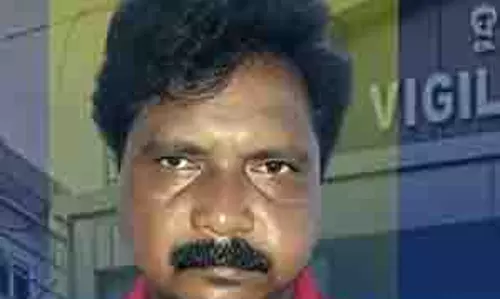 Keonjhar में वन विभाग का कनिष्ठ सहायक 30 हजार रुपये की रिश्वत लेते गिरफ्तार Keonjhar में वन विभाग का कनिष्ठ सहायक 30 हजार रुपये की रिश्वत लेते गिरफ्तार