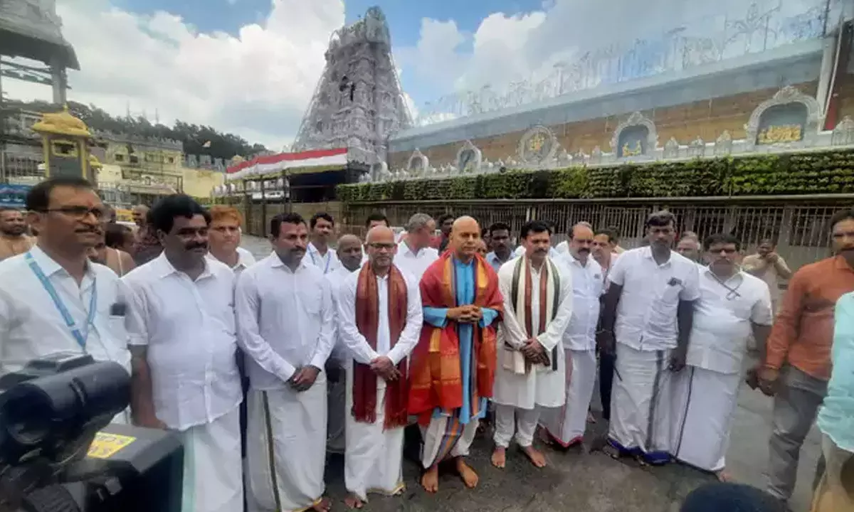 Andhra: अनिल कुमार सिंघल ने टीटीडी के नए कार्यकारी अधिकारी के रूप में कार्यभार संभाला
