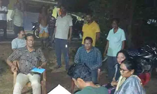 Jharsuguda के किरमिरा में कालाबाजारी के आरोप में 26 बैग यूरिया जब्त