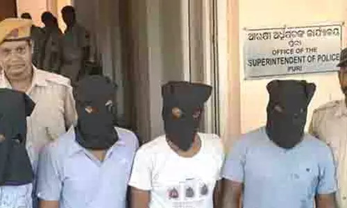 Puri police ने शुरू किया ऑपरेशन चक्र, जबरन वसूली और गांजा मामले में 7 गिरफ्तार Puri police ने शुरू किया ऑपरेशन चक्र, जबरन वसूली और गांजा मामले में 7 गिरफ्तार