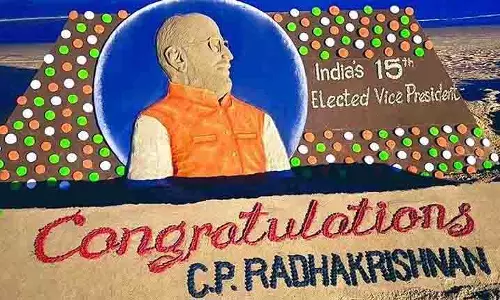 Sudarshan Patnaik ने नए उपराष्ट्रपति को शानदार रेत कला के साथ बधाई दी Sudarshan Patnaik ने नए उपराष्ट्रपति को शानदार रेत कला के साथ बधाई दी