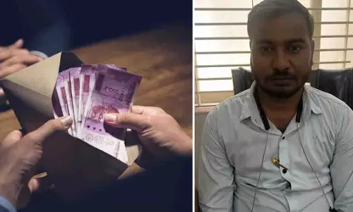 Indore: लोकायुक्त ने JE को 12,000 रुपये की रिश्वत लेते पकड़ा