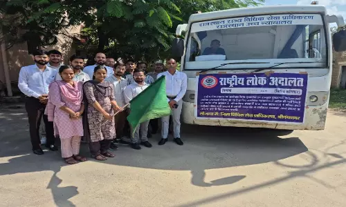 Ganganagar : एडीजे ने मोबाइल वैन को दिखाई हरी झंडी Ganganagar : एडीजे ने मोबाइल वैन को दिखाई हरी झंडी