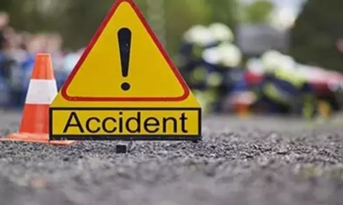 ऋषिकेश मार्ग पर खड़ी के पास बस पलटी, चालक समेत 2 की मौत, 12 घायल