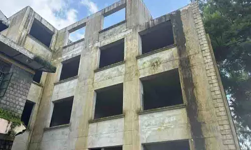चार साल बाद भी पंचरुखी का आधा-अधूरा PHC बेकार पड़ा