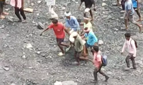 Dhanbad: कोयले का ढेर गिरने से दो की मौत
