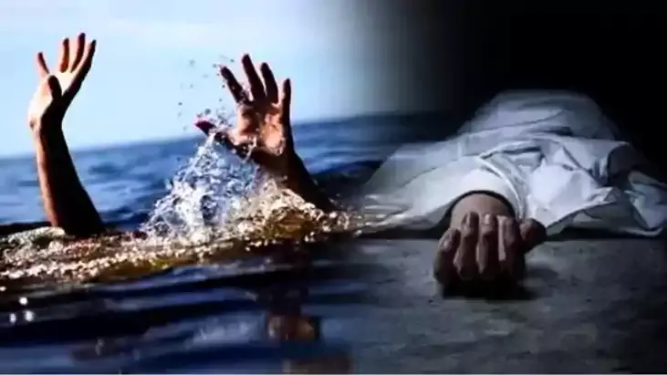Latehar: पानी भरे गड्ढे में डूबकर 5 साल के बच्चे की मौत Latehar: पानी भरे गड्ढे में डूबकर 5 साल के बच्चे की मौत
