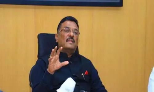 Pratap Sarnaik ने पेट्रोल पंपों पर नो पीयूसी, नो फ्यूल नियम को सख्त करने का आग्रह किया Pratap Sarnaik ने पेट्रोल पंपों पर नो पीयूसी, नो फ्यूल नियम को सख्त करने का आग्रह किया