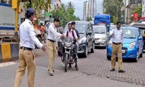 Mahalok Adalat ने पुणे में 450 करोड़ रुपये के यातायात जुर्माने पर 50% की छूट की पेशकश की Mahalok Adalat ने पुणे में 450 करोड़ रुपये के यातायात जुर्माने पर 50% की छूट की पेशकश की
