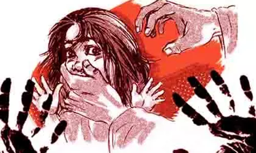 Karnataka: पीजी मालिक ने 10वीं की छात्रा को निर्वस्त्र कर यौन उत्पीड़न किया Karnataka: पीजी मालिक ने 10वीं की छात्रा को निर्वस्त्र कर यौन उत्पीड़न किया