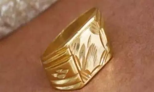 रिक्शा में मिली सोने की अंगूठी यात्री को लौटाई गई