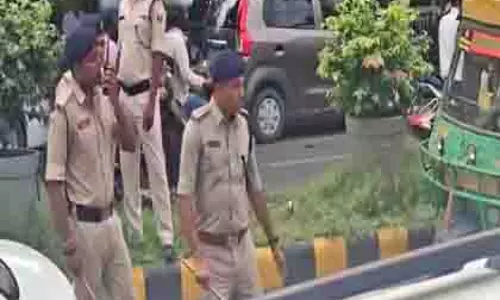 Patna: प्रदर्शनकारी संविदा कर्मचारियों पर पुलिस ने लाठीचार्ज किया, कई घायल Patna: प्रदर्शनकारी संविदा कर्मचारियों पर पुलिस ने लाठीचार्ज किया, कई घायल