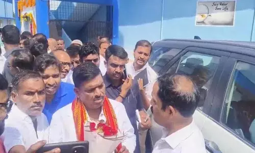विधायक Mahipal Reddy का बुरा बर्ताव विधायक Mahipal Reddy का बुरा बर्ताव