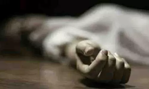 Thane: तेज रफ्तार डंपर ने 75 वर्षीय पैदल यात्री को मारी टक्कर Thane: तेज रफ्तार डंपर ने 75 वर्षीय पैदल यात्री को मारी टक्कर
