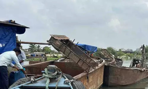Dombivli: मोटा गांव क्रीक में अवैध रेत खनन पर बड़ी कार्रवाई Dombivli: मोटा गांव क्रीक में अवैध रेत खनन पर बड़ी कार्रवाई
