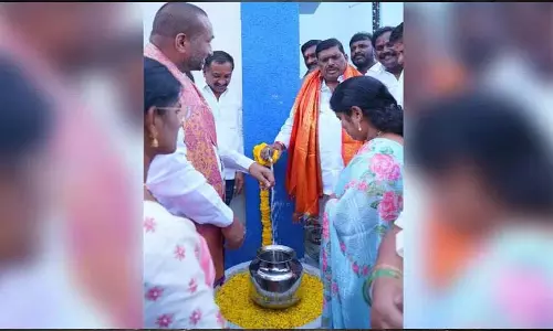 पटनचेरी विधायक गुडेम महिपाल रेड्डी पर अभद्रता के आरोप, जनता और महिला समूहों ने जताई नाराजगी पटनचेरी विधायक गुडेम महिपाल रेड्डी पर अभद्रता के आरोप, जनता और महिला समूहों ने जताई नाराजगी