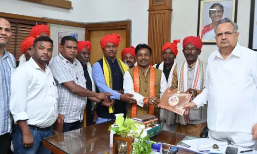 डॉ. रमन सिंह के निवास कार्यालय में बस्तरवासियों के साथ मुलाकात