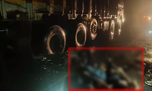 CG BREAKING: खड़ी ट्रक से टकराई बाइक, युवक की मौत, दूसरा घायल CG BREAKING: खड़ी ट्रक से टकराई बाइक, युवक की मौत, दूसरा घायल