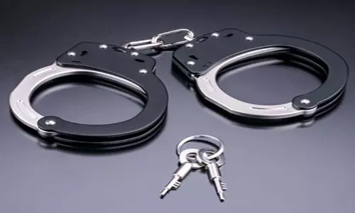 सोनीपत में पुलिस और बदमाशों के बीच मुठभेड़, 25 हजार के इनामी बदमाश सहित तीन गिरफ्तार सोनीपत में पुलिस और बदमाशों के बीच मुठभेड़, 25 हजार के इनामी बदमाश सहित तीन गिरफ्तार