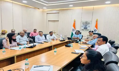 सीमावर्ती इलाकों में सुरक्षा कड़ी, मुख्य सचिव ने अधिकारियों के साथ की बैठक सीमावर्ती इलाकों में सुरक्षा कड़ी, मुख्य सचिव ने अधिकारियों के साथ की बैठक
