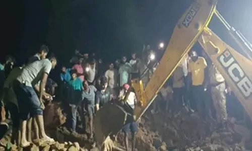 झरिया में जर्जर क्वार्टर धंसा, तीन की मौत, चार घायल