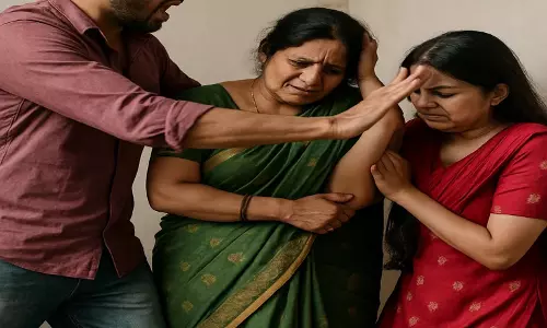 तुता में जमीन बंटवारे को लेकर परिवार में विवाद, महिला और बेटी पर हमला तुता में जमीन बंटवारे को लेकर परिवार में विवाद, महिला और बेटी पर हमला