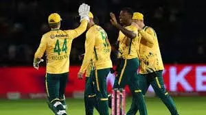 ENG vs SA, 1st T20I: 12.5 ओवर में सिमटा मैच, साउथ अफ्रीका के 4 बल्लेबाजों का तूफान ENG vs SA, 1st T20I: 12.5 ओवर में सिमटा मैच, साउथ अफ्रीका के 4 बल्लेबाजों का तूफान
