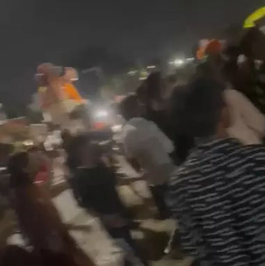 गणपति विसर्जन के दौरान 2 गुटों में हुई मारपीट, वीडियो आया सामने गणपति विसर्जन के दौरान 2 गुटों में हुई मारपीट, वीडियो आया सामने