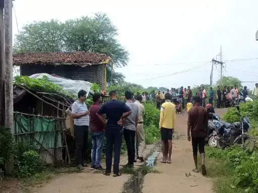 रायगढ़ में डबल मर्डर की खबर, कमरे से आ रही बदबू रायगढ़ में डबल मर्डर की खबर, कमरे से आ रही बदबू