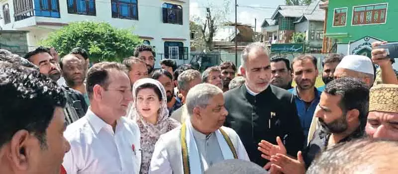सत शर्मा, सुनील शर्मा ने पुलवामा में बाढ़ प्रभावित इलाकों का दौरा किया सत शर्मा, सुनील शर्मा ने पुलवामा में बाढ़ प्रभावित इलाकों का दौरा किया